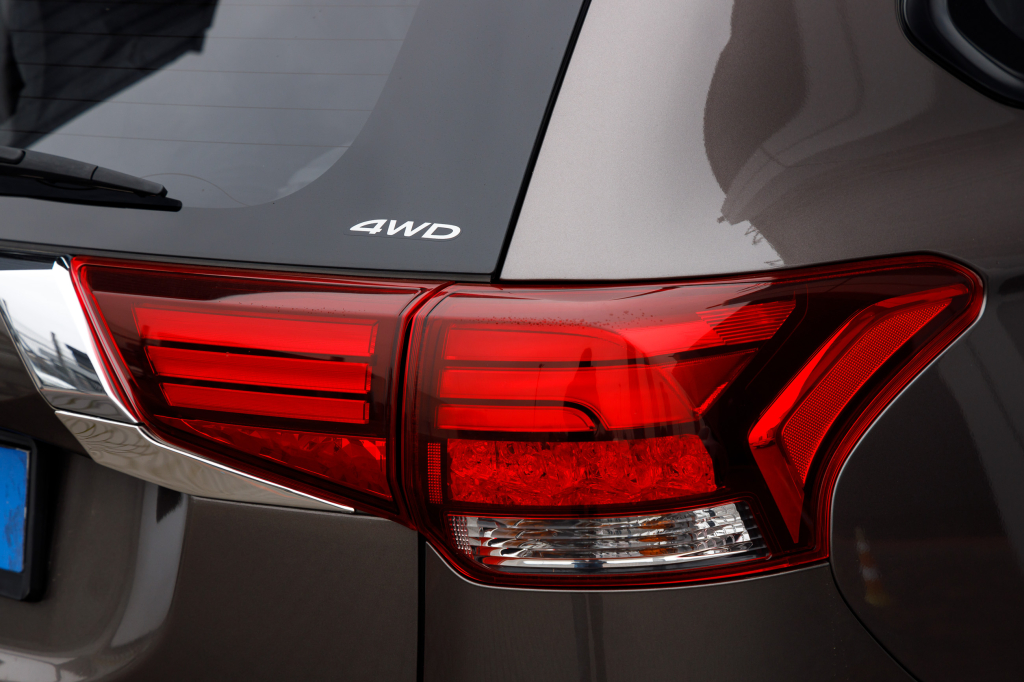 Mitsubishi Outlander 2018 фото 6