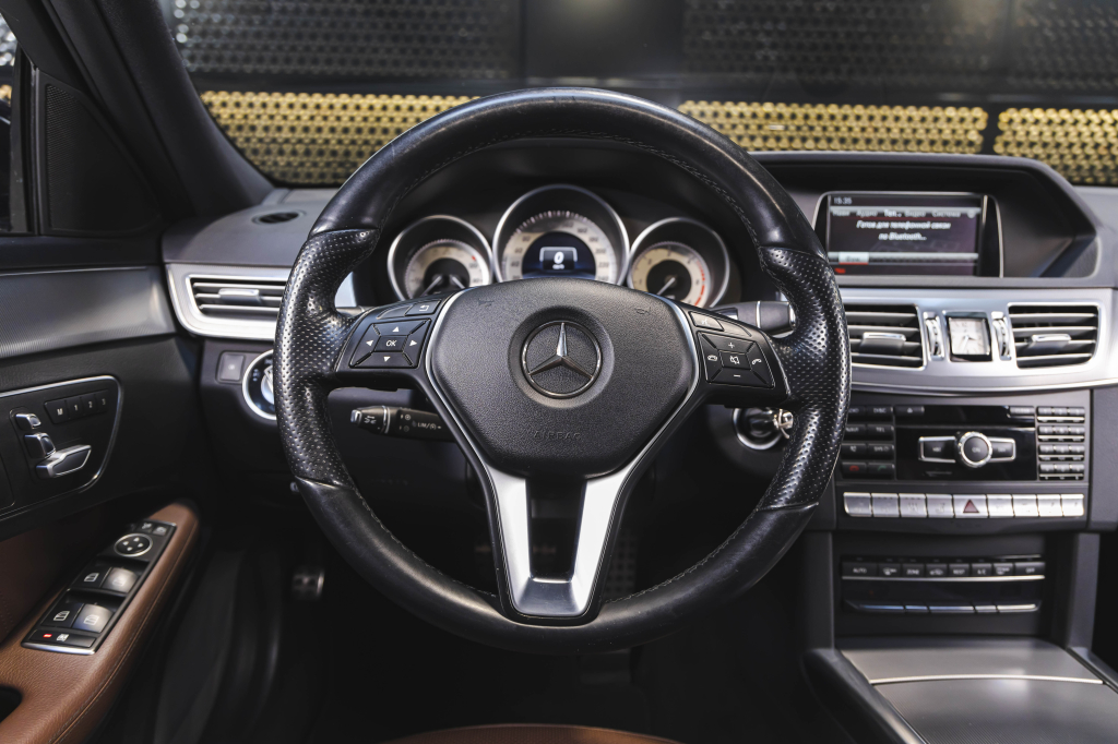 Mercedes-Benz E-Class E350 2014 photo 20