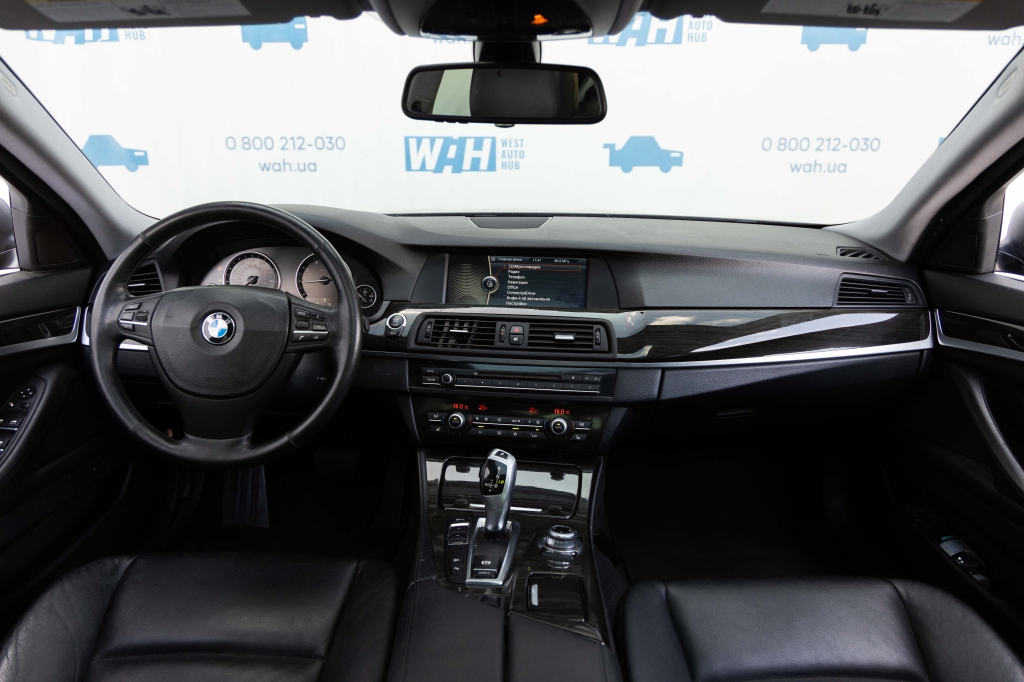 BMW 5 Series 2011 фото 28