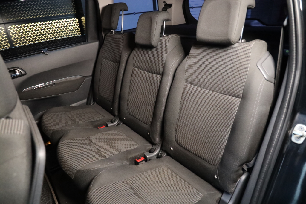Peugeot 5008 2010 photo 16
