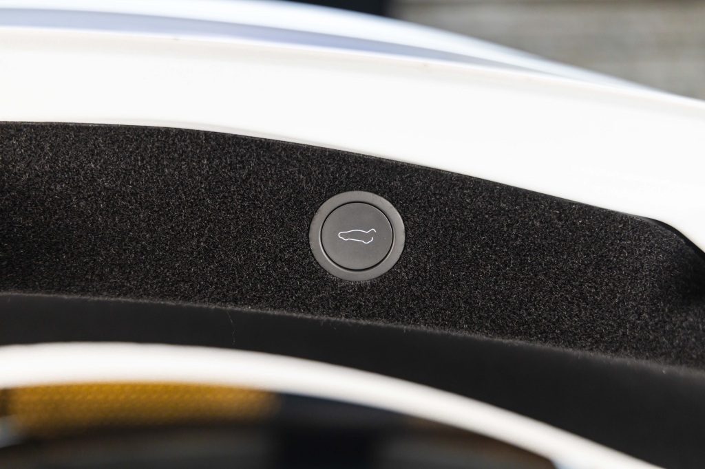 Tesla Model 3 2024 фото 34