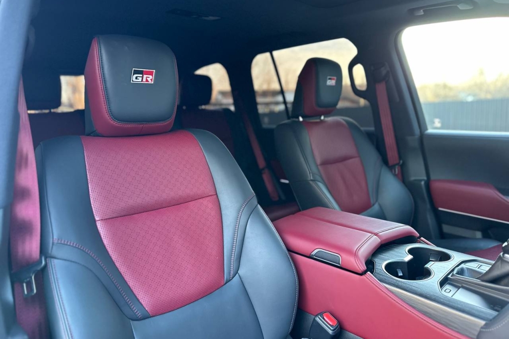 Toyota Land Cruiser 300 GUARD B6 2021 фото 14