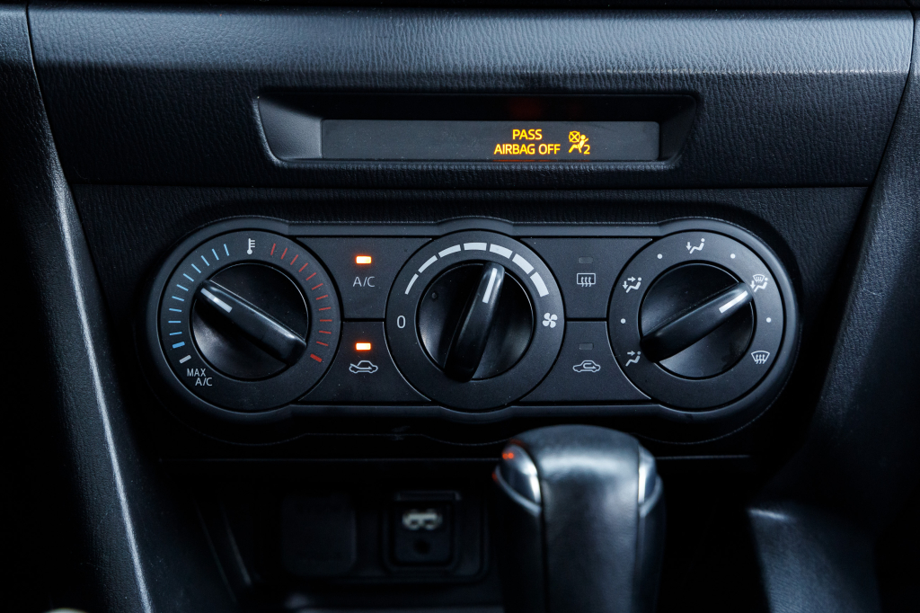 Mazda 3 SV 2014 photo 3