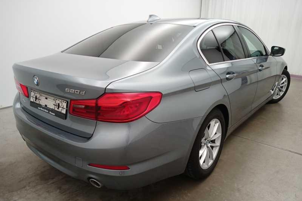 BMW 5 Series 2018 photo 4