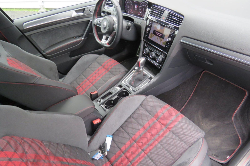 Volkswagen Golf GTI 2020 фото 7