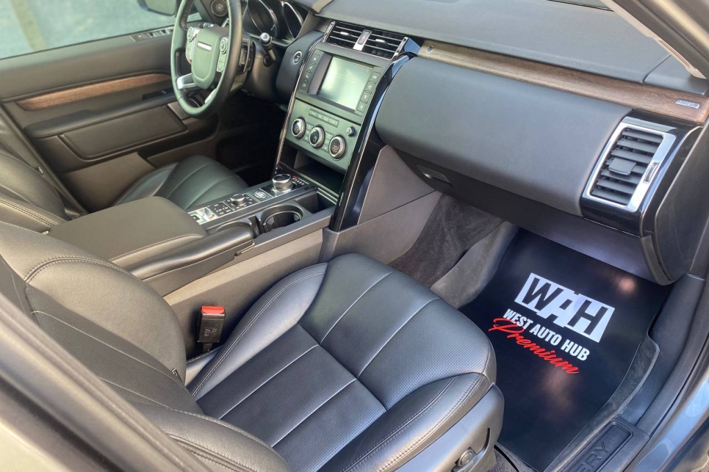 Land Rover Discovery 2017 photo 10