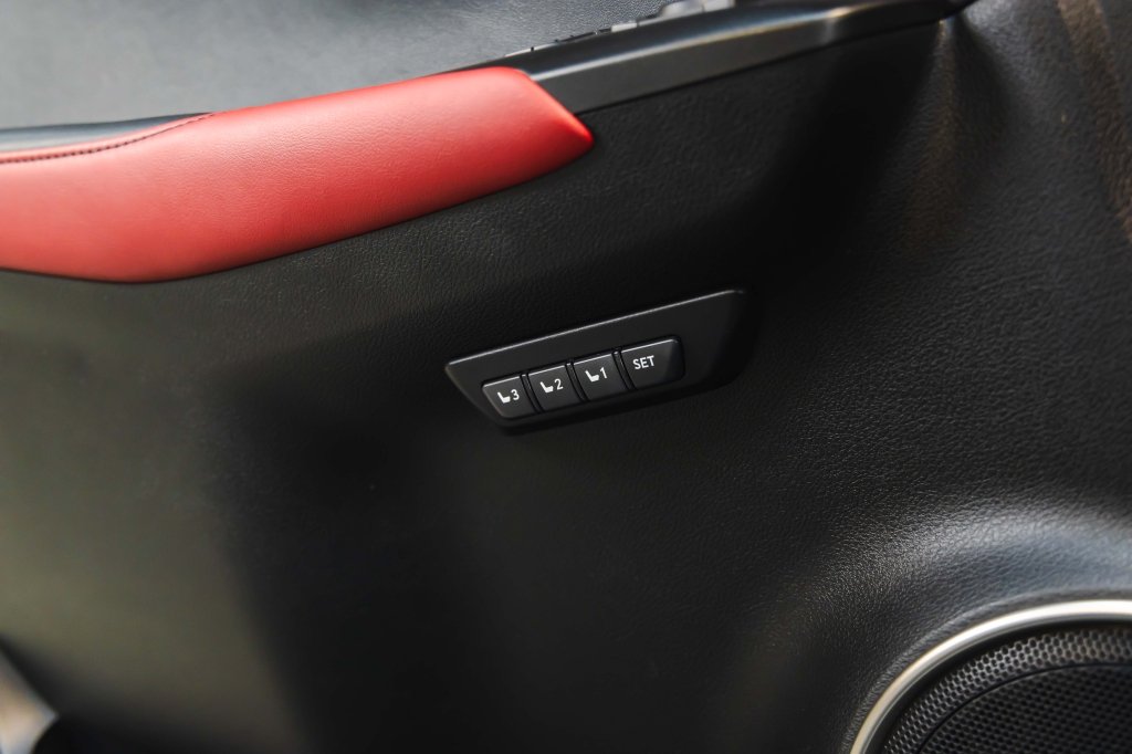 Lexus NX 300 F Sport 2018 photo 17