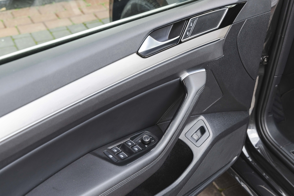 Volkswagen Passat R-Line 4Motion 2018 фото 13