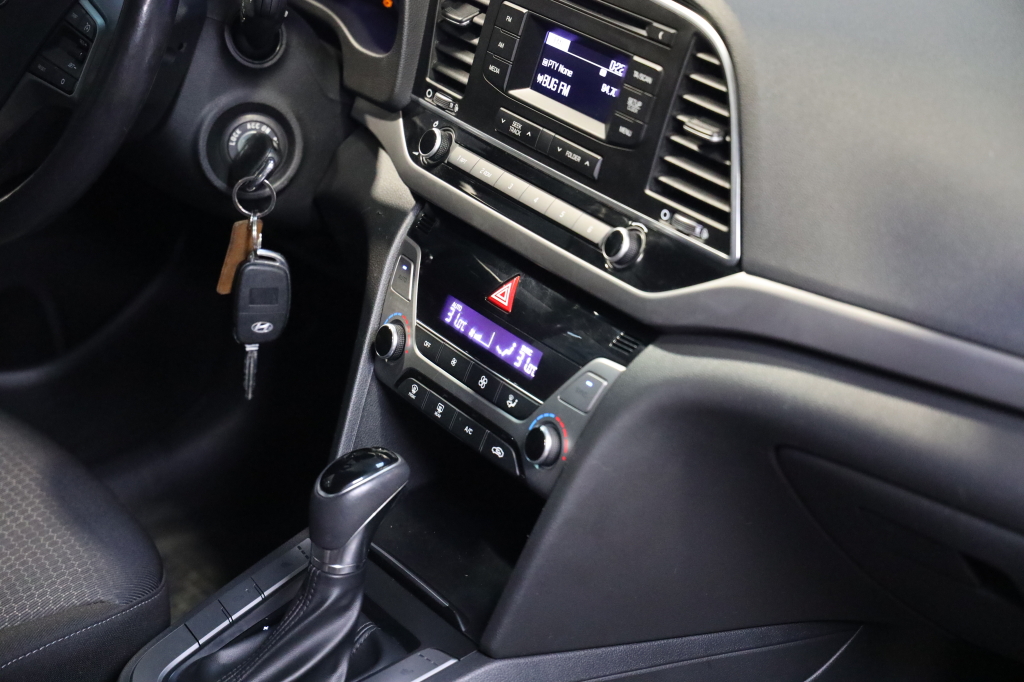 Hyundai Elantra 2016 фото 12