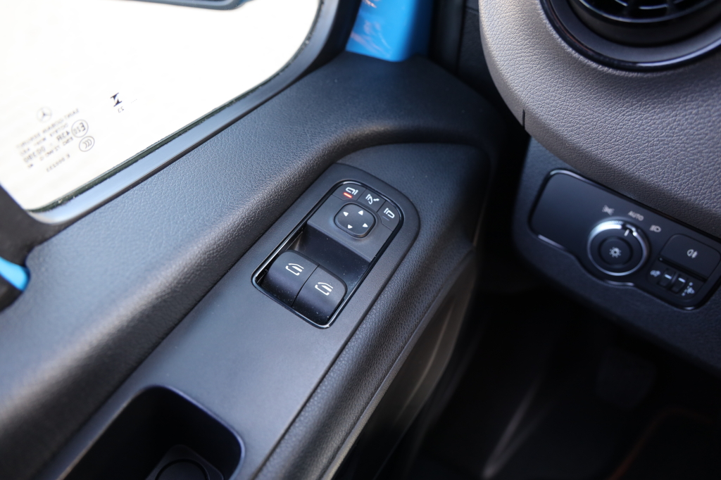 Mercedes-Benz Sprinter 2023 фото 46