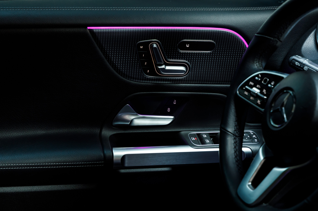 Mercedes-Benz GLB-Class 250 2020 photo 24