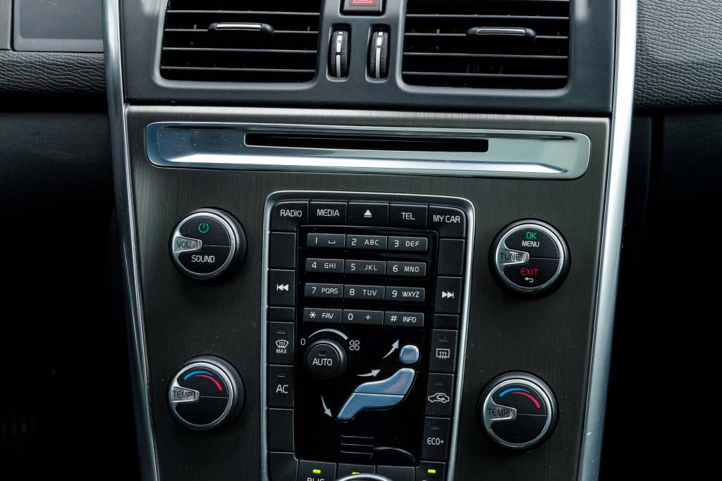 Volvo XC60 2015 photo 11