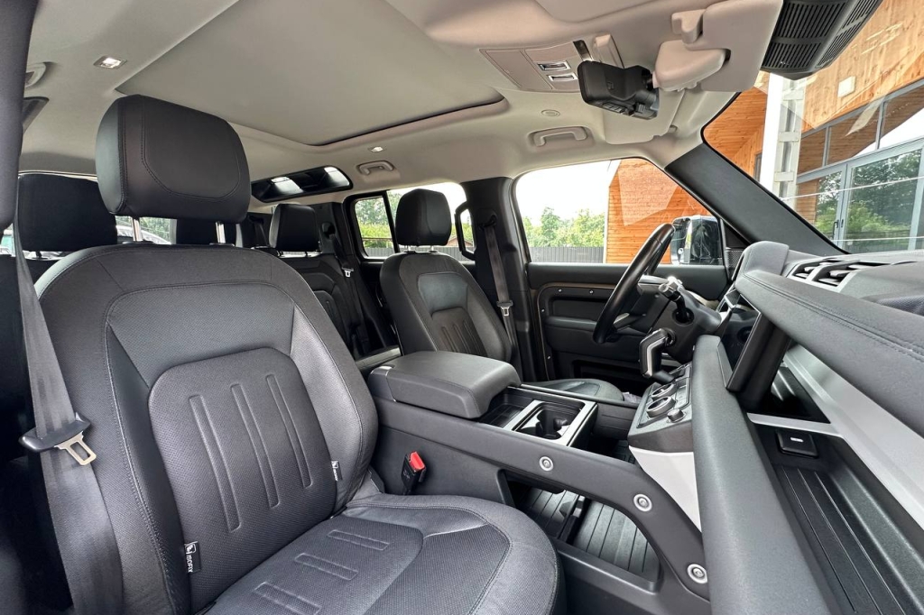 Land Rover Defender 2020 photo 15