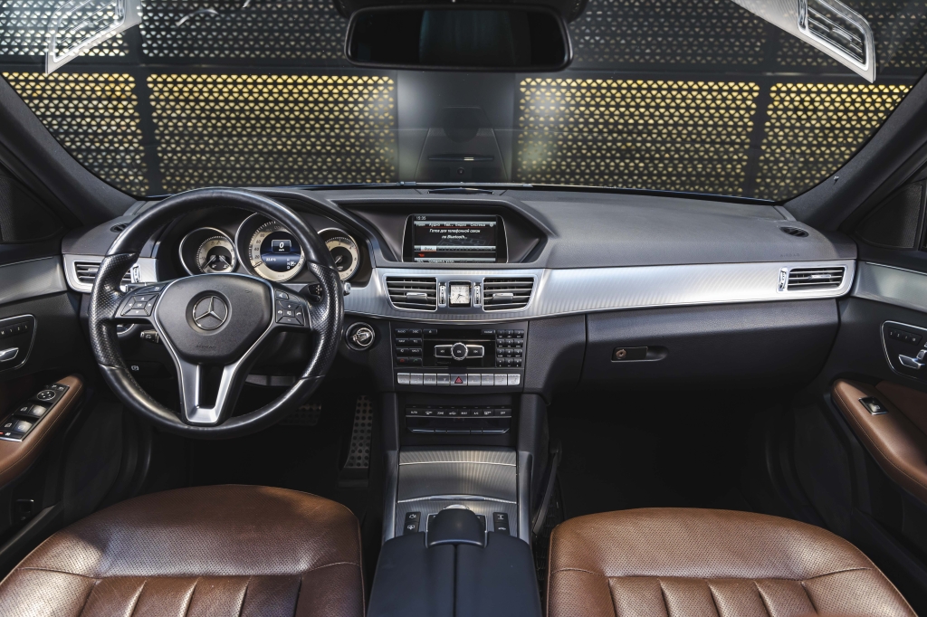 Mercedes-Benz E-Class E350 2014 photo 23