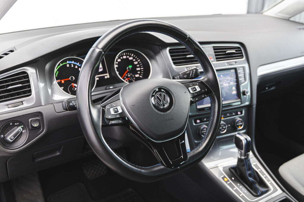 Volkswagen e-Golf 2014 фото 19