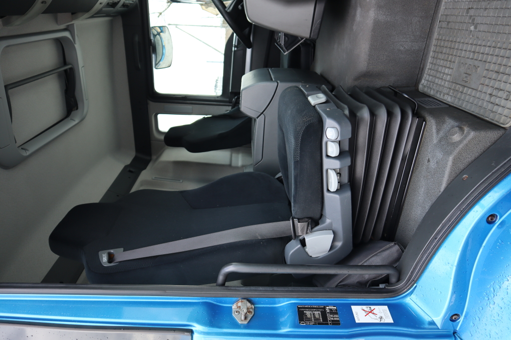 MAN TGS 18.360 2009 photo 8