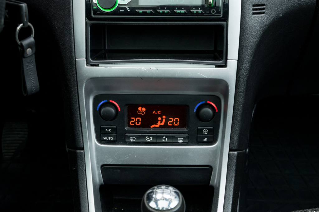 Peugeot 307 SW 2008 фото 17