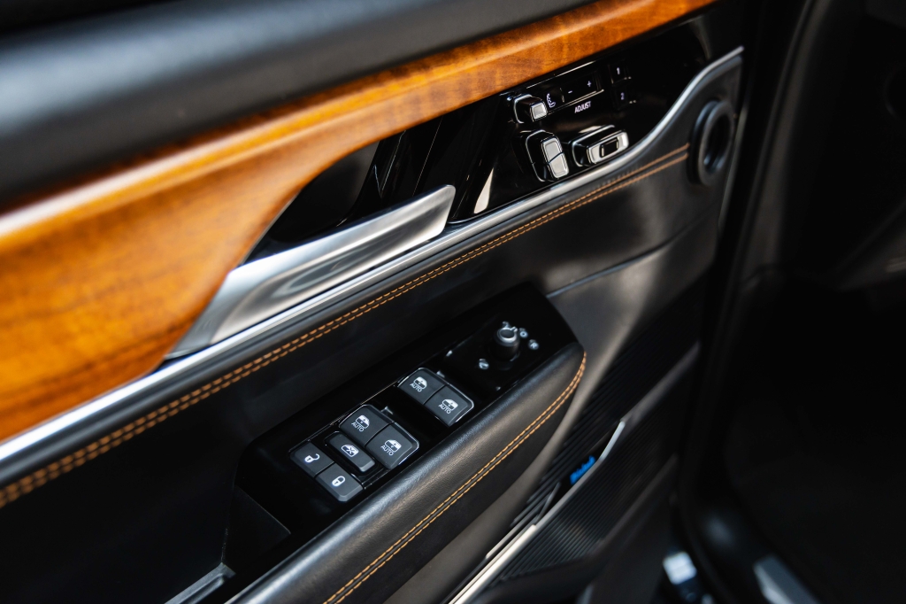 Jeep Grand Wagoneer 2022 фото 18