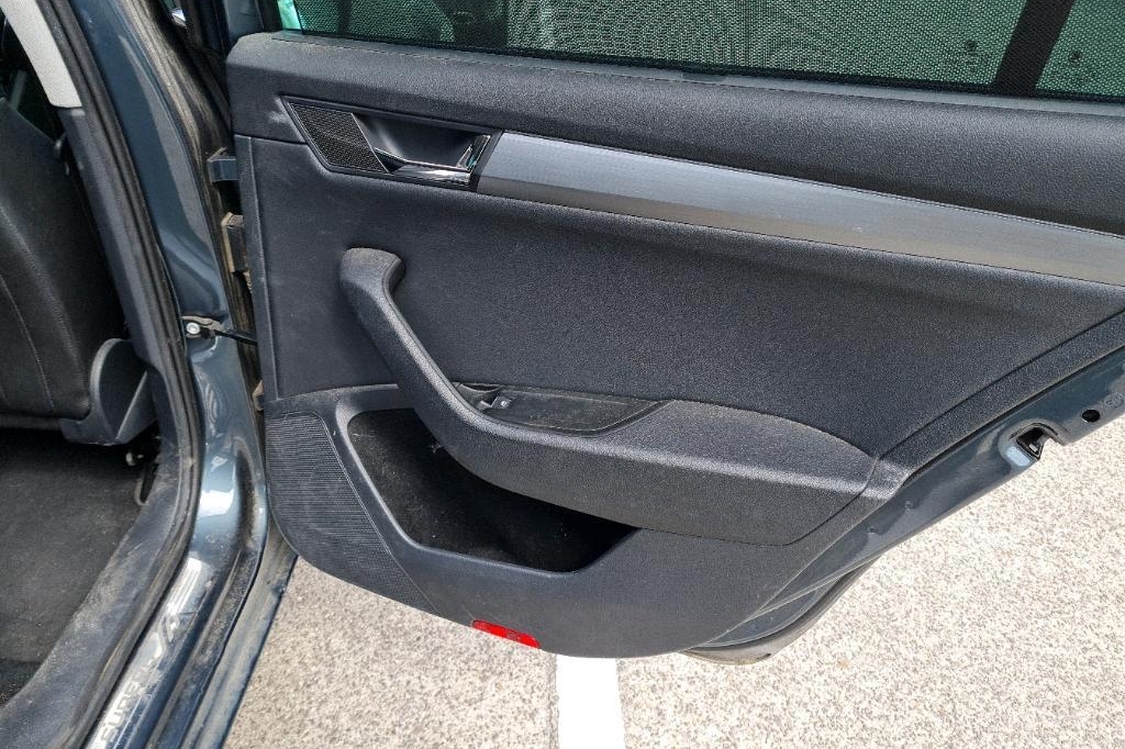 Skoda Superb Combi 2017 photo 65