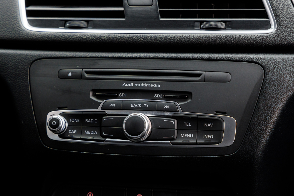 Audi Q3 2012 фото 15