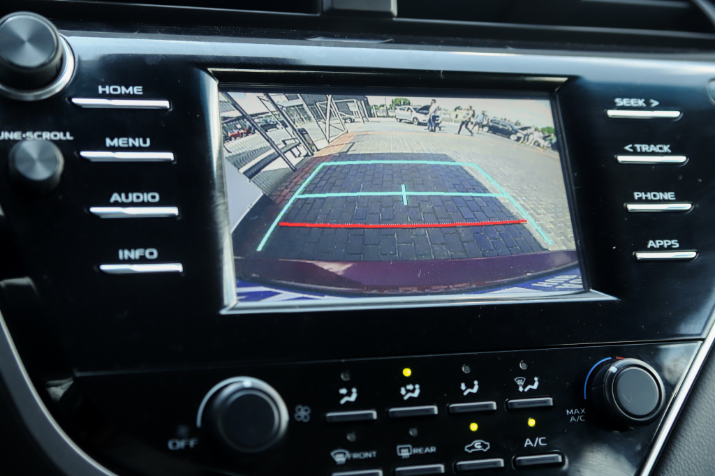 Toyota Camry LE 2017 фото 39