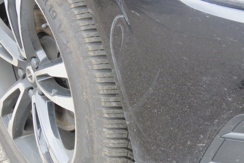 Volvo XC60 2020 фото 9