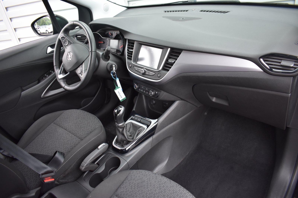 Opel Crossland X 2019 фото 1