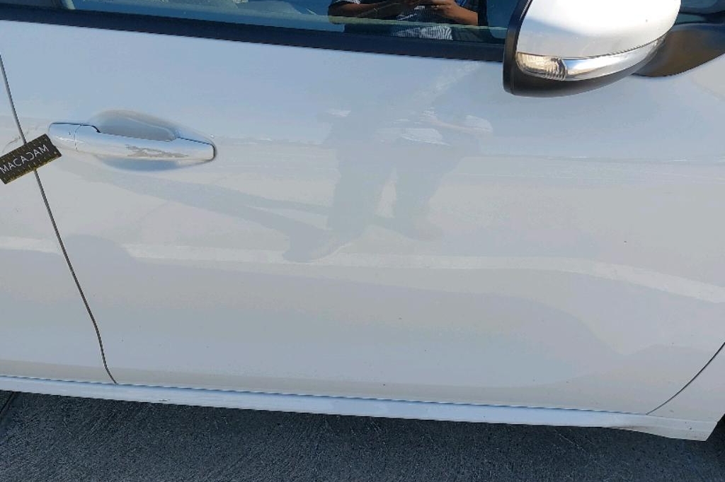 Peugeot 208 2017 фото 10