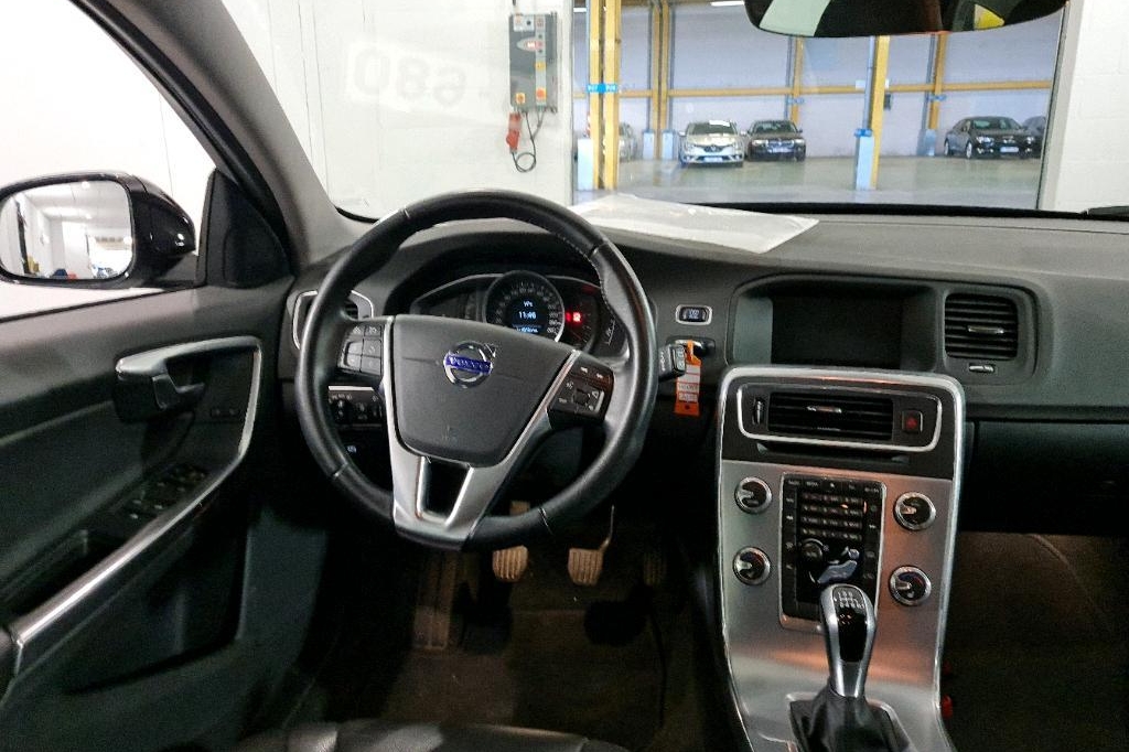 Volvo V60 Cross Country 2017 фото 3