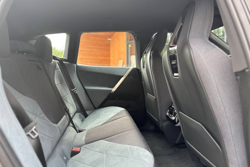 BMW iX 2021 photo 18