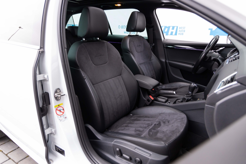 Skoda Octavia Laurin & Klement 2020 photo 42