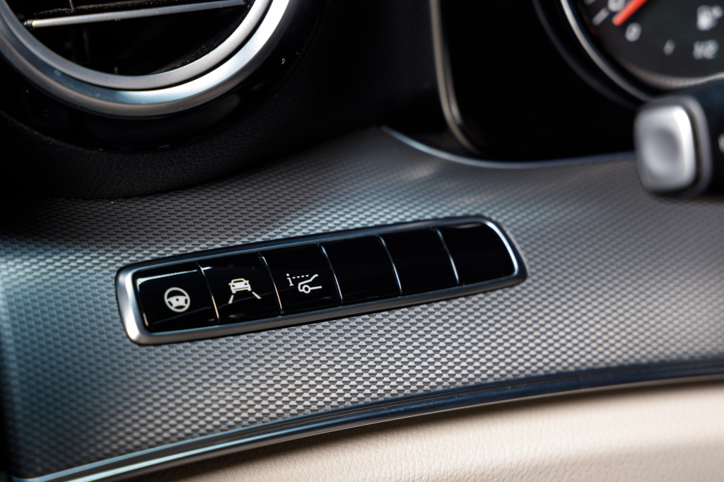 Mercedes-Benz E 200 4Matic AMG Line фото 21