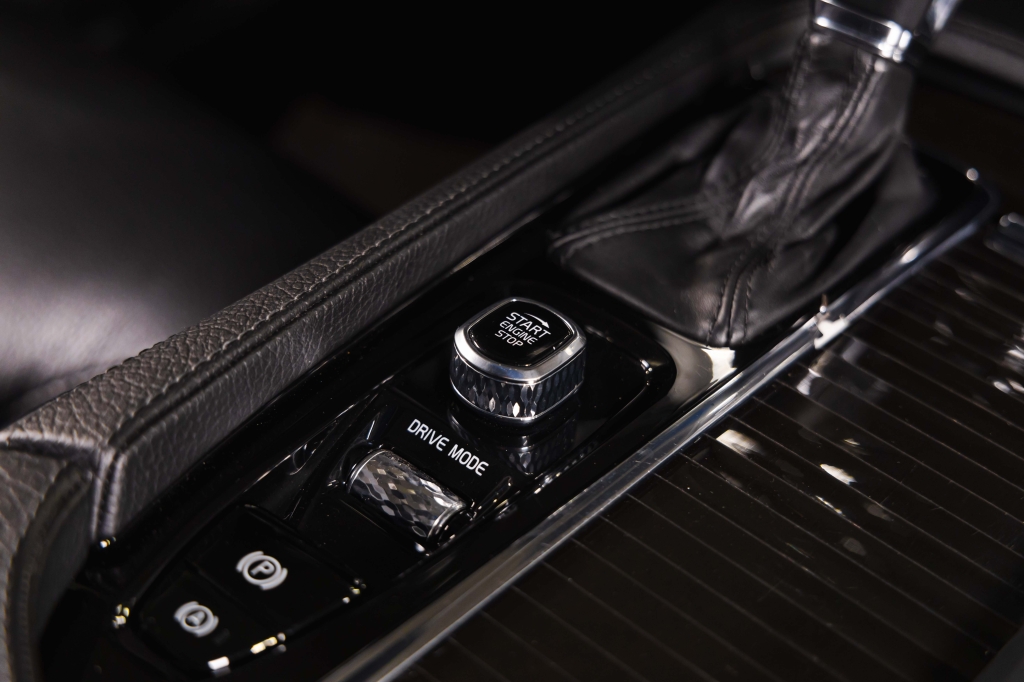 Volvo XC90 2018 фото 28