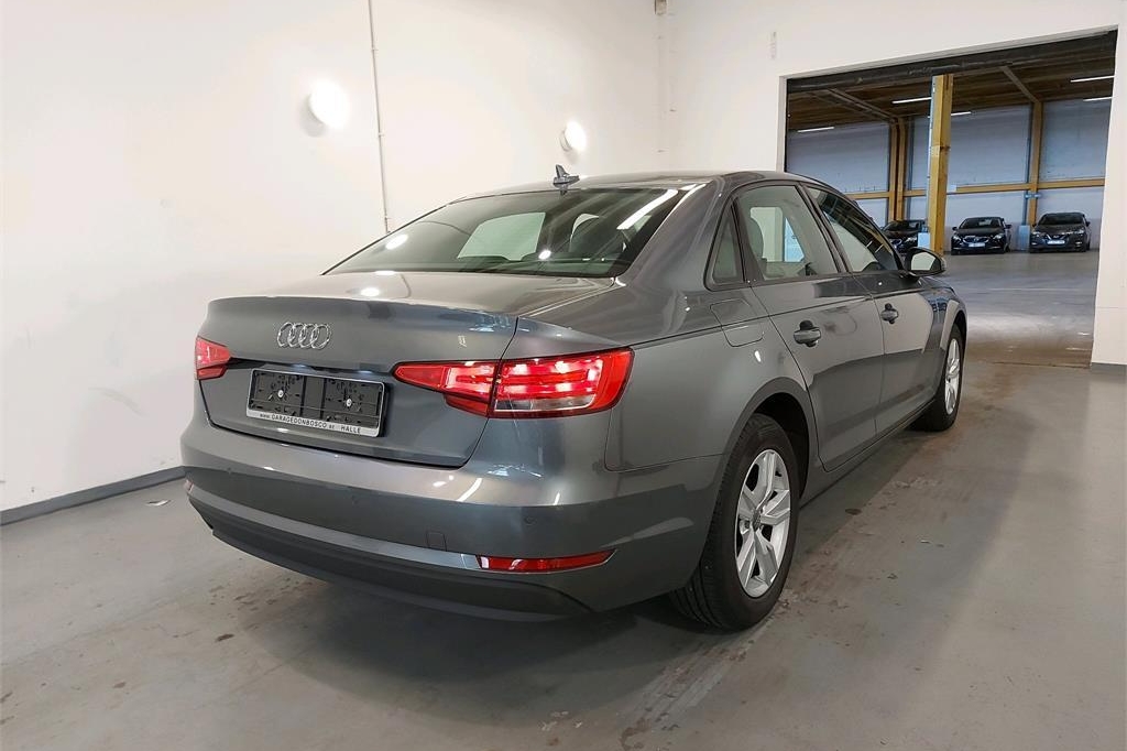 Audi A4 2018 фото 6