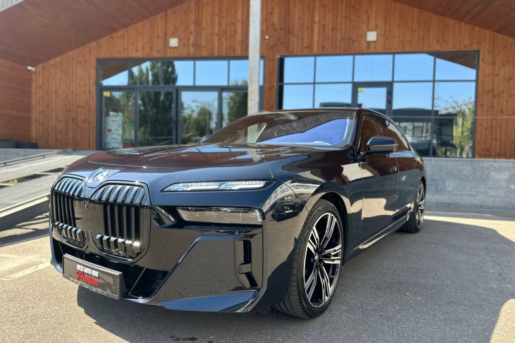 BMW 740 2023 фото 3