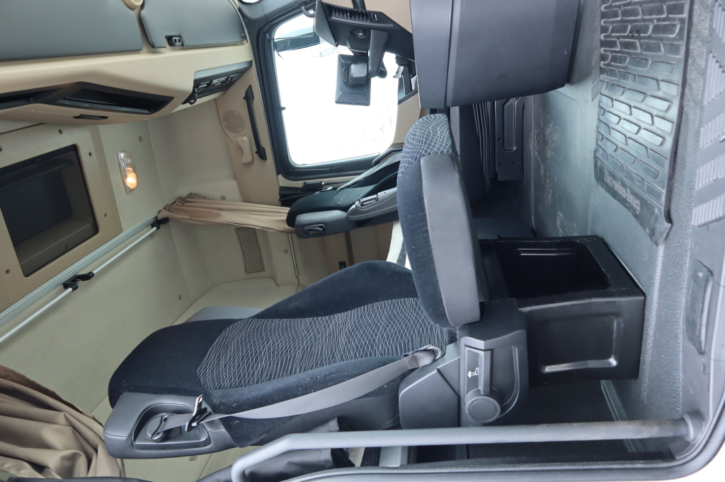 Mercedes-Benz Actros 1845 2012 photo 15