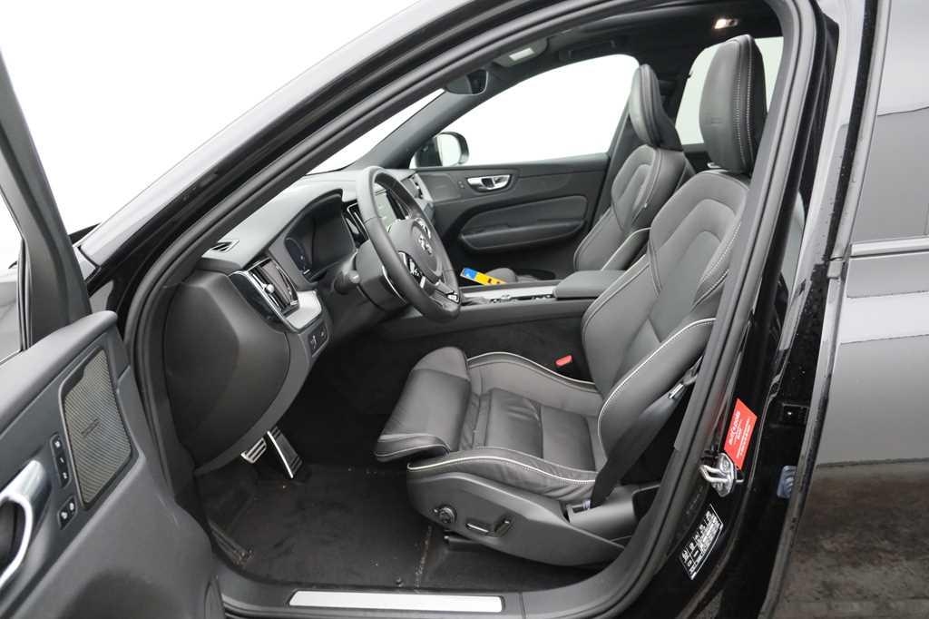 Volvo XC60 2020 фото 6