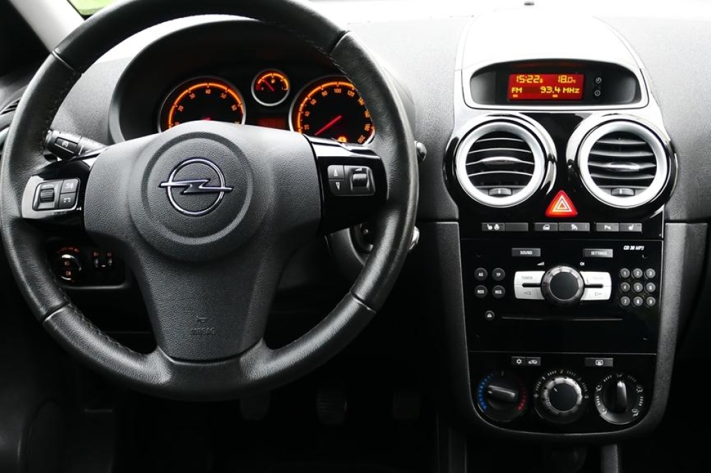 Opel Corsa 2013 photo 2