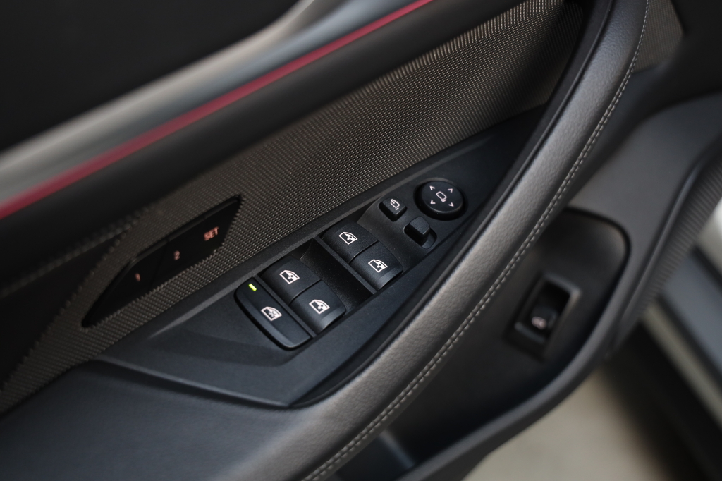 BMW i4 2023 фото 18