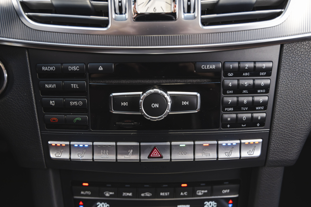 Mercedes-Benz E-Class E350 2014 photo 26