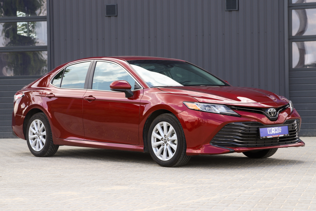 Toyota Camry LE 2017 фото 20