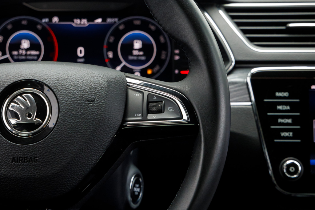 Skoda Superb 2019 photo 18