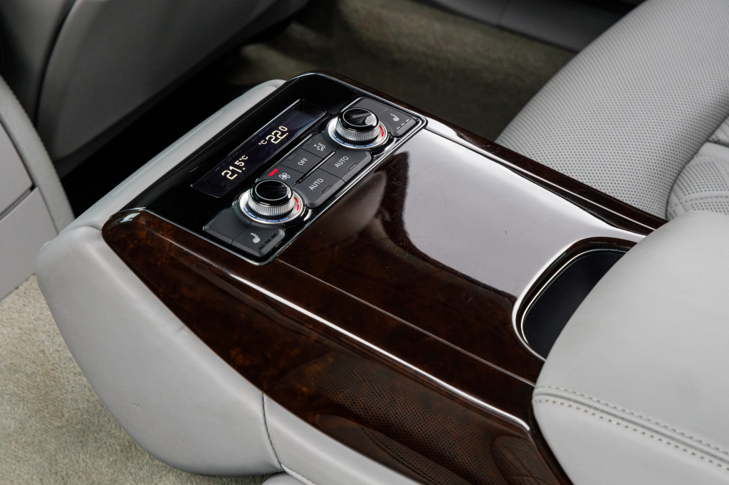 Audi A8 2014 фото 36