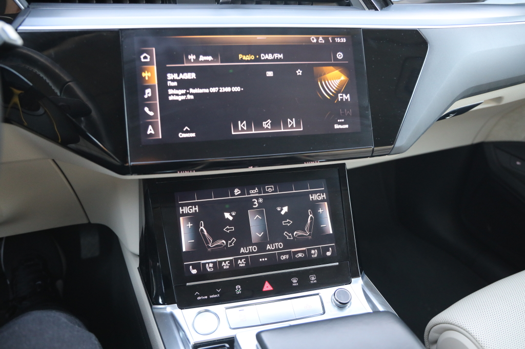 Audi e-tron 2019 фото 13