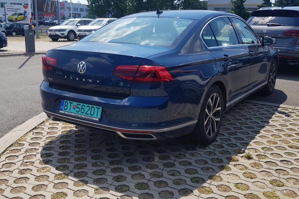 Volkswagen Passat GTE 2020 фото 2