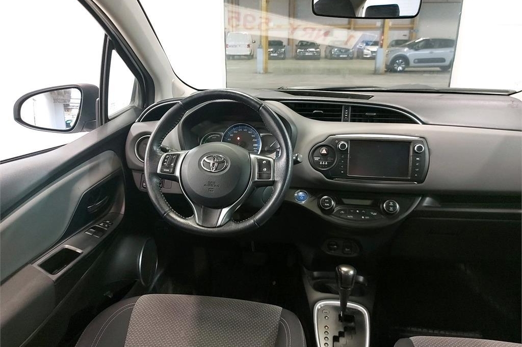 Toyota Yaris 2016 фото 7