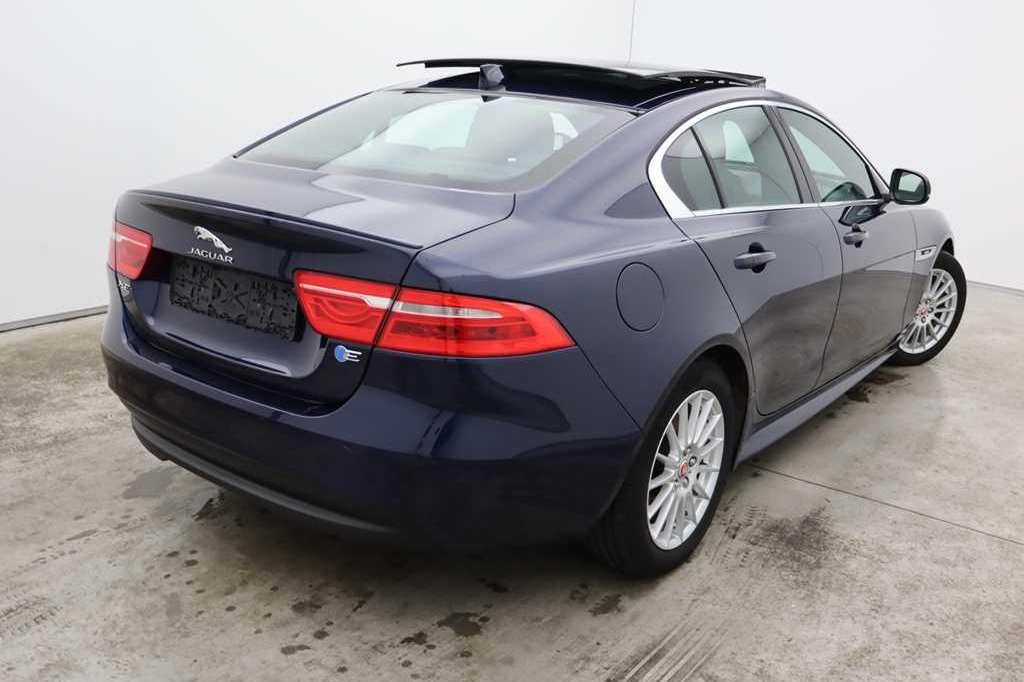 Jaguar XE 2017 photo 1