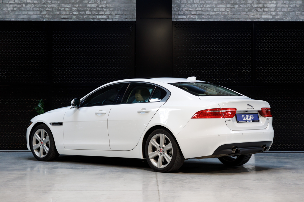 Jaguar XE 25T 2017 photo 7