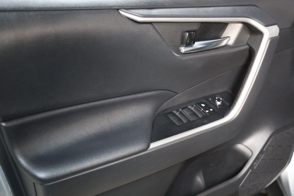 Toyota RAV4 2020 фото 20