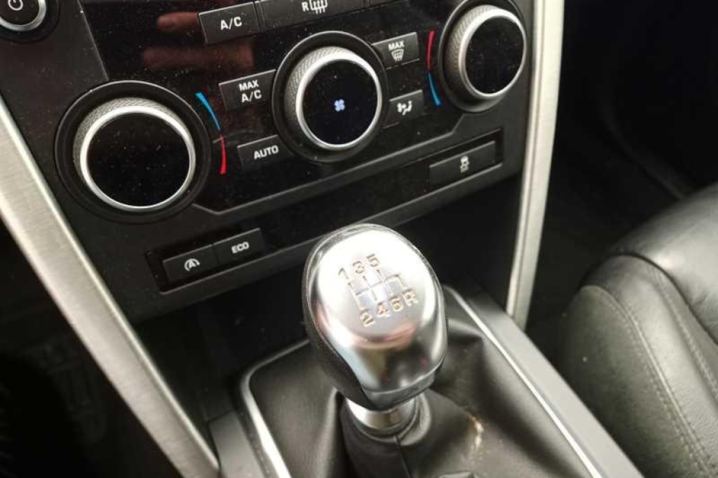 Land Rover Discovery 2016 photo 28